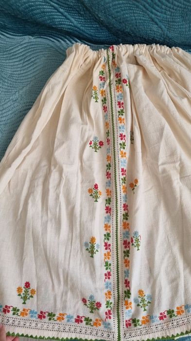 Poale/fusta lucrata manual autentica cu o vechime de 60 ani