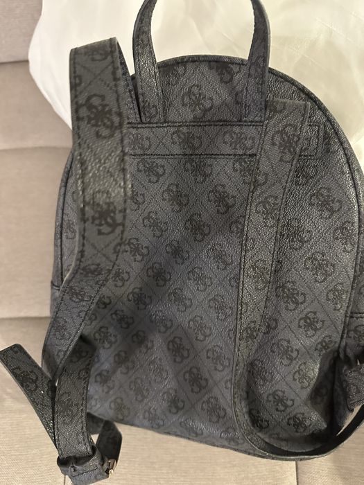 Раница     Guess