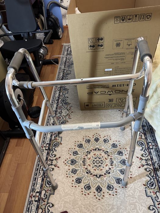 Деревянные трости, ходунки