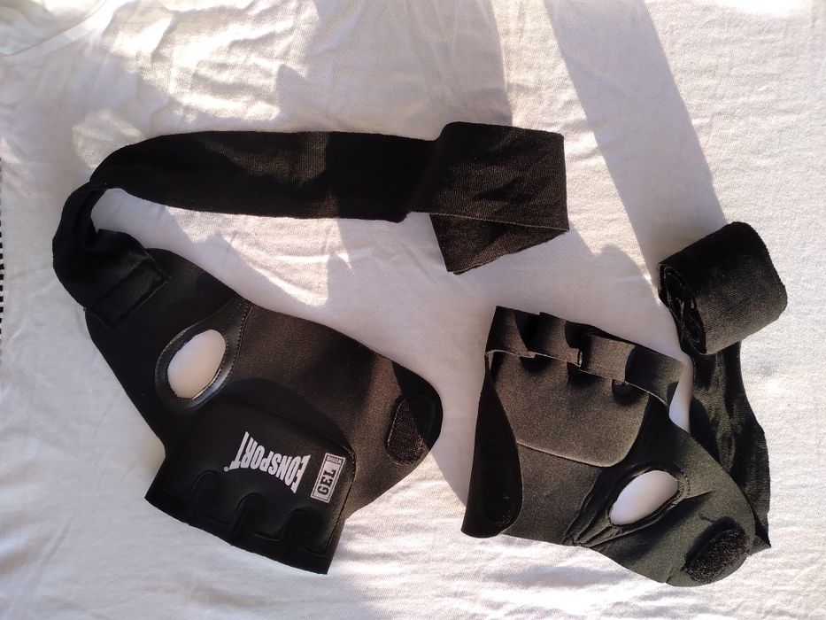 Ръкавици за бойни спортове +бинт