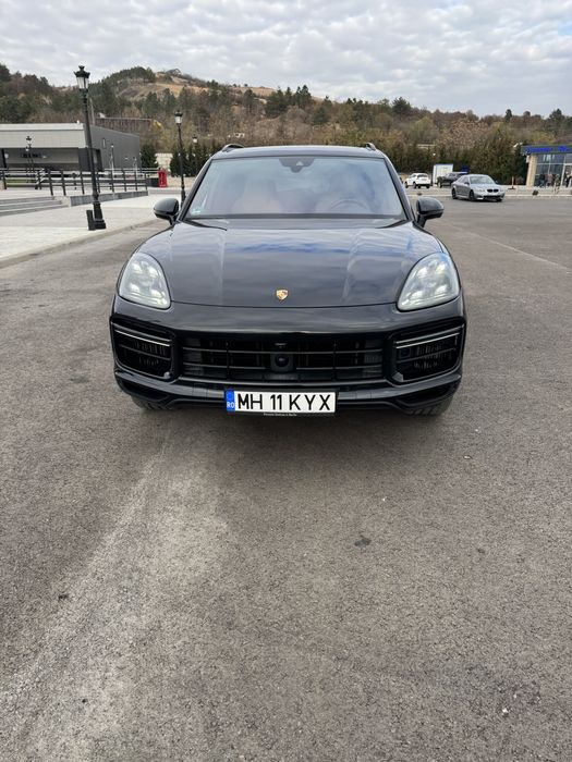 Porsche Cayenne Turbo 2018 549 cp top fara schimburi