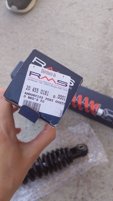 Продавам 2 чисто нови амортисьори за мотор