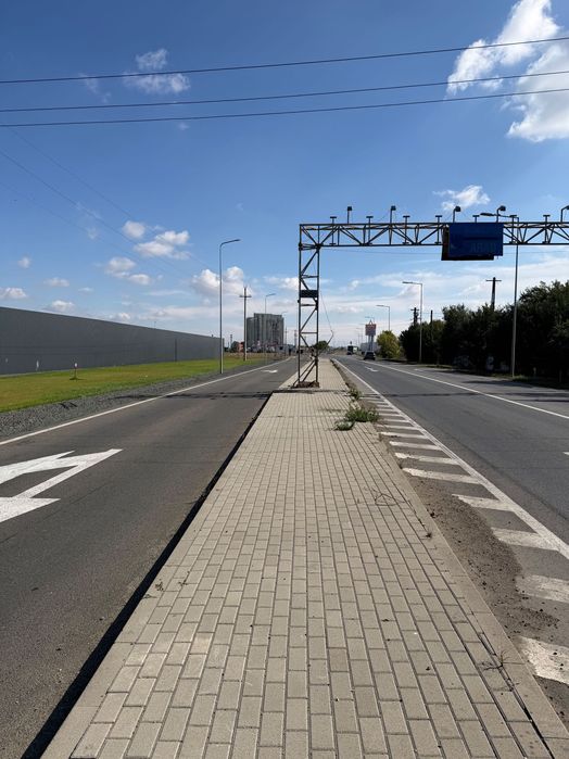 Vand sau inchiriez teren platforma de beton langa autostrada
