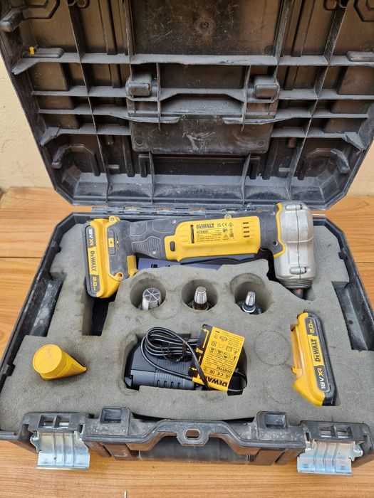 Masina pentru expandat tevi PEX Dewalt DCE 400