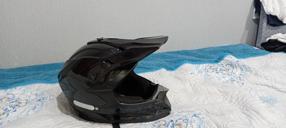 Продам  эндурошлем
