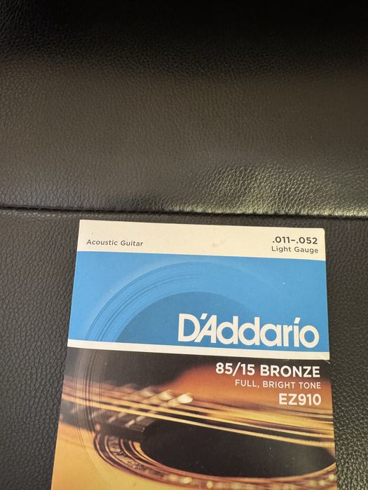 Продавам акустична китара Yamaha F310 КАТО НОВА+подарък нови струни