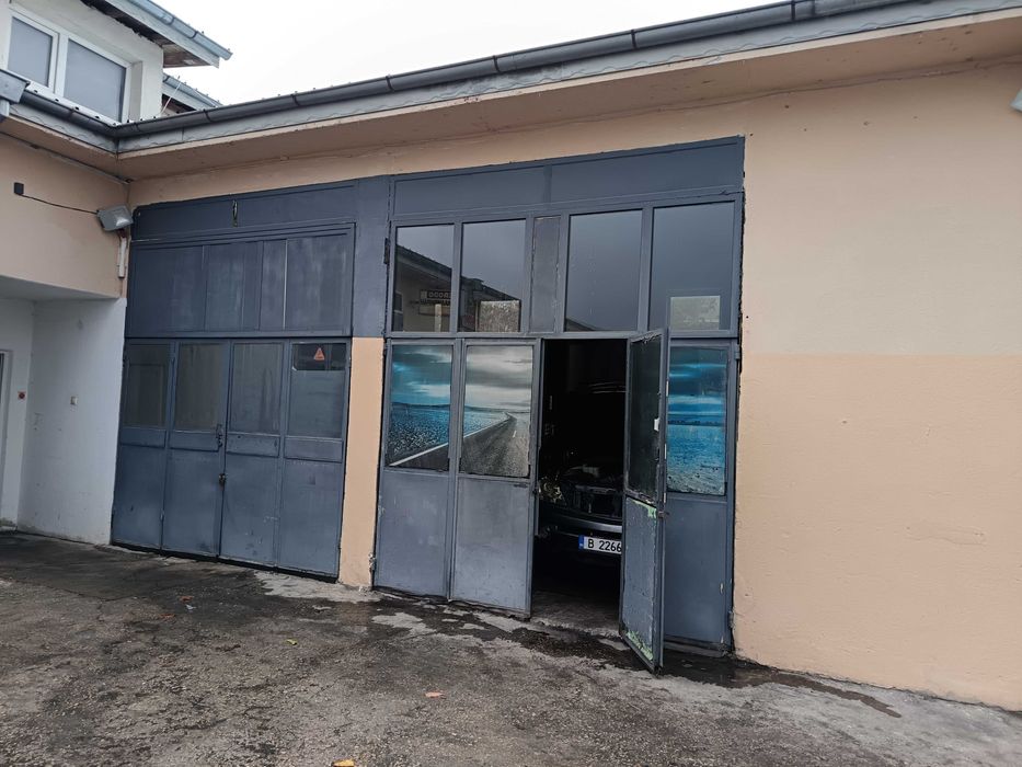 Дава се под наем Промишлена сграда в Варна, Цветен квартал - 70 кв.м за 400 € - Снимка #2