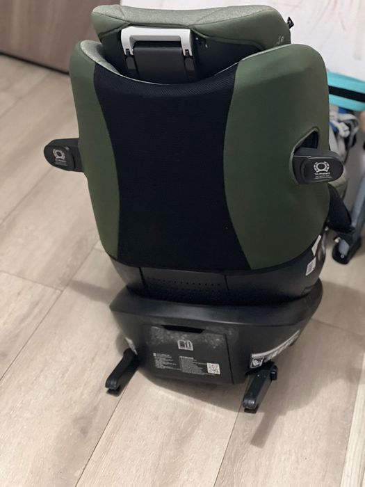 Vând scaun auto în stare perfecta  pentru copii Joie iSpin 360 °.