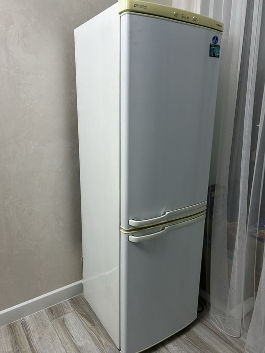 Холодильник самсунг отличное состояние