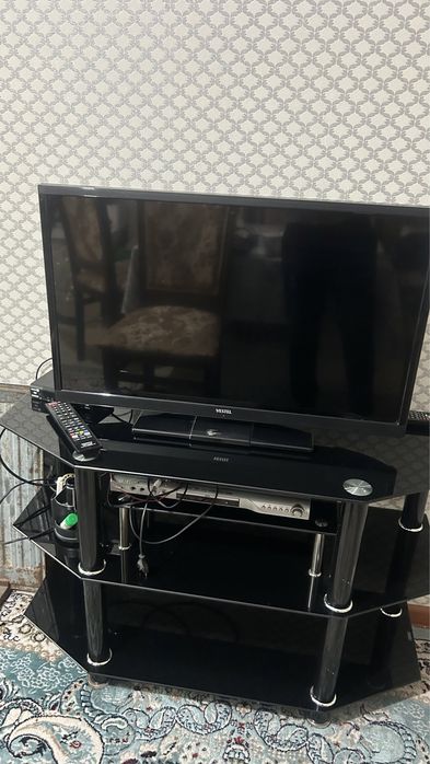 Продам телевизор с подставкой
