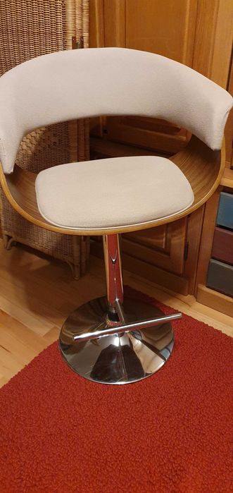 Scaun bar confortabil si elegant