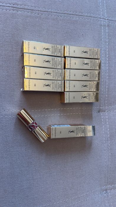 Ruj Yves Saint Laurent cod 106  10 bucati - pret 80 lei bucata FIX
