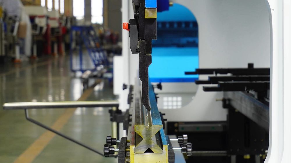 Гидравлический листогибочный пресс IRONMAC HPB-C