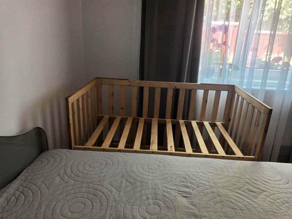 Pătuț din lemn pentru copii