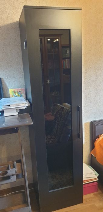 Современный книжный шкаф со стеклом 2 метра высотой