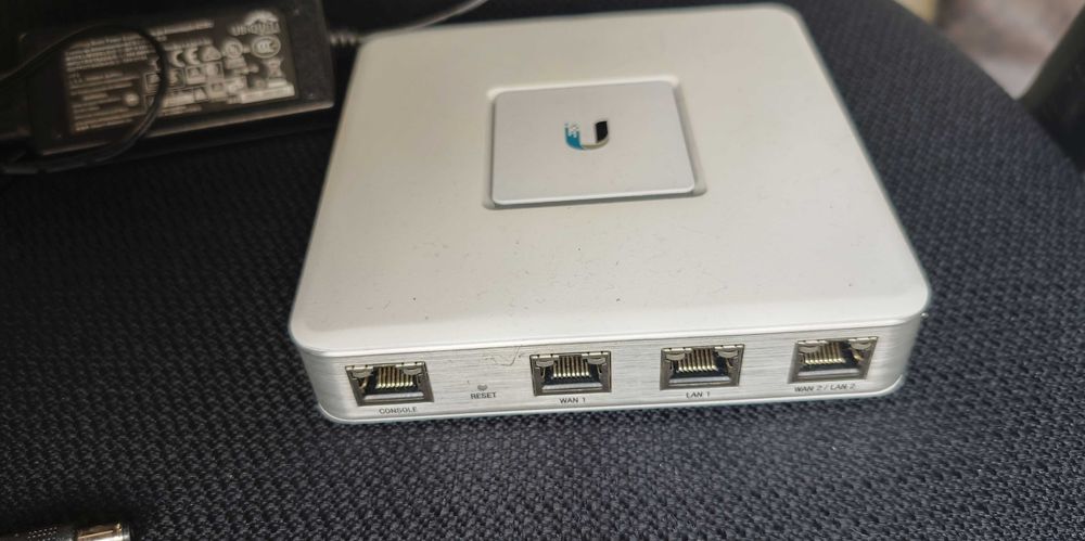 Ubiquiti UniFi USG рутер и security gateway