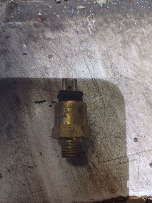 Бензанасос мерседес 190