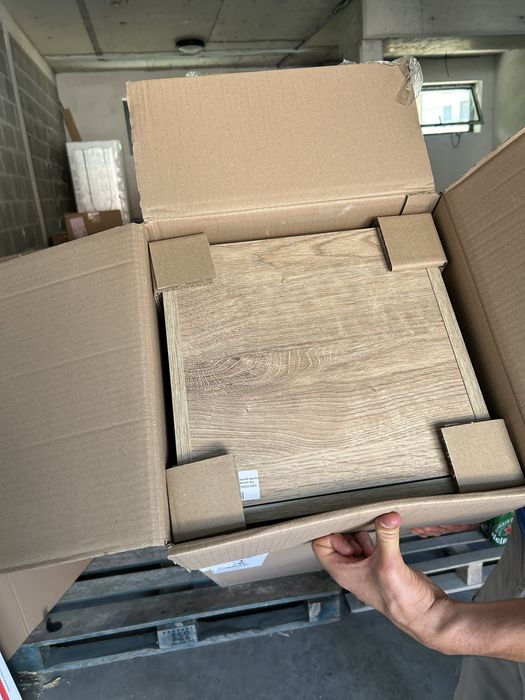 Намален Шкаф за баня вертикален , влагоустойчив