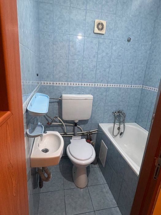 Dau în chirie garsonieră în velența