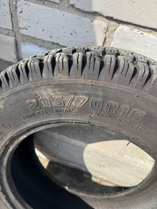 Шины 205/70/16 всесезонные.