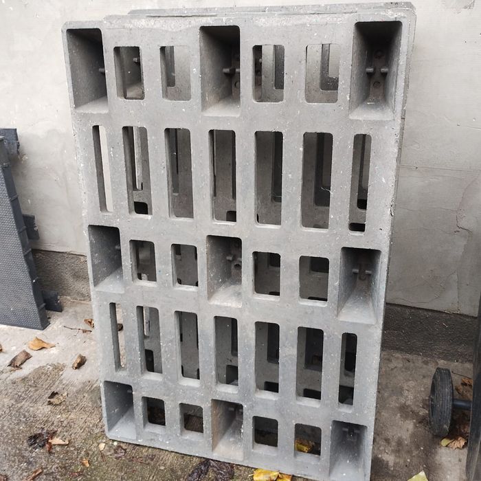 Paleți plastic 120/80