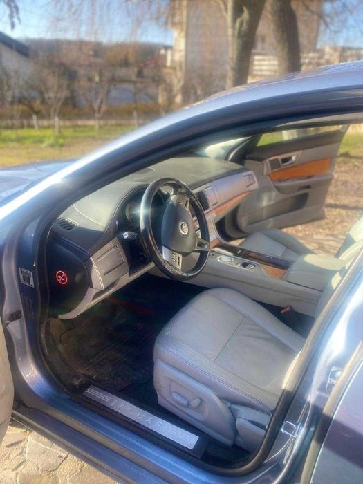 Jaguar XF  2009 2,7 218CP