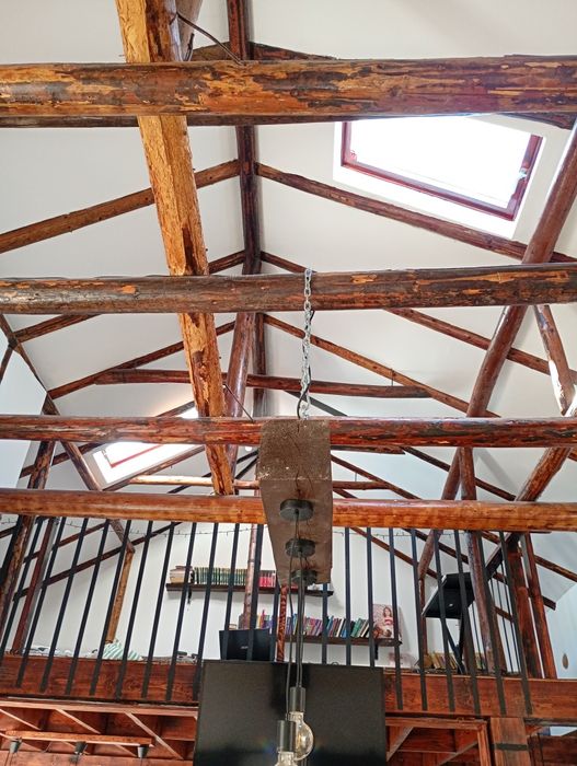 Domeniu cu două case și curte de 2,4 hectare  intravilan.