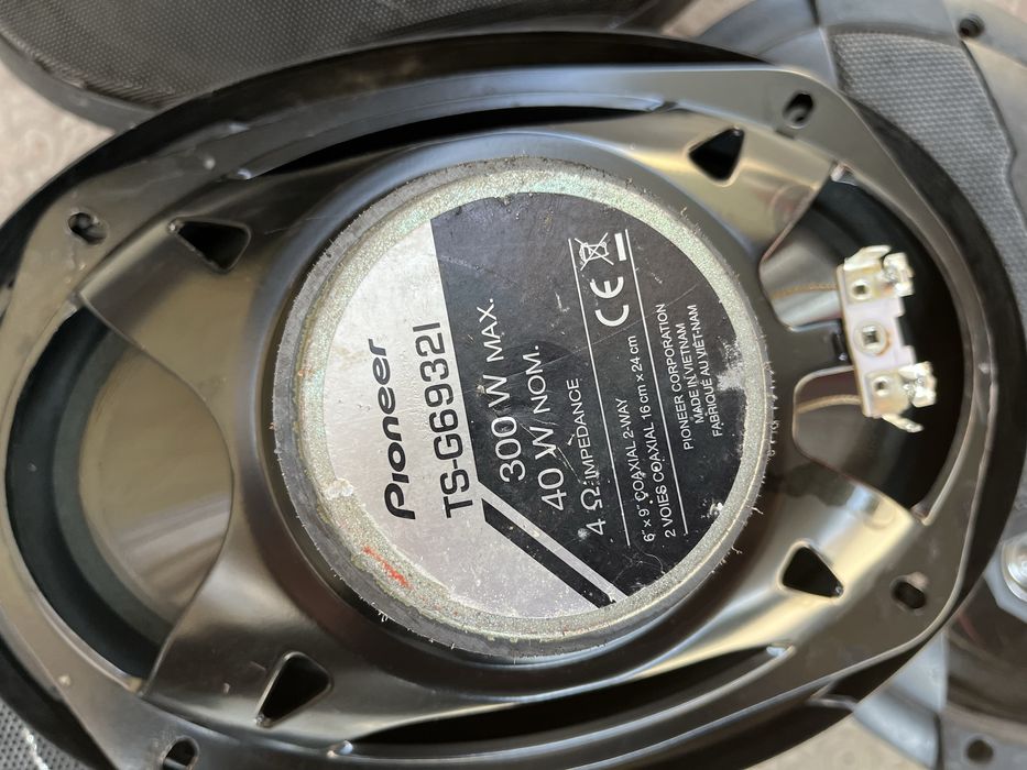 Колонки на автомобиль,