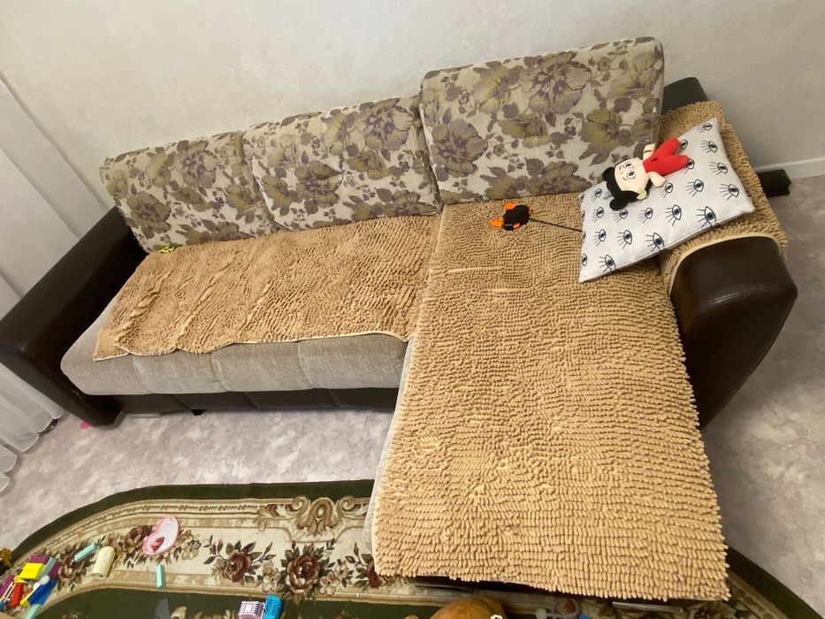 Продам диван в хорошем состоянии.