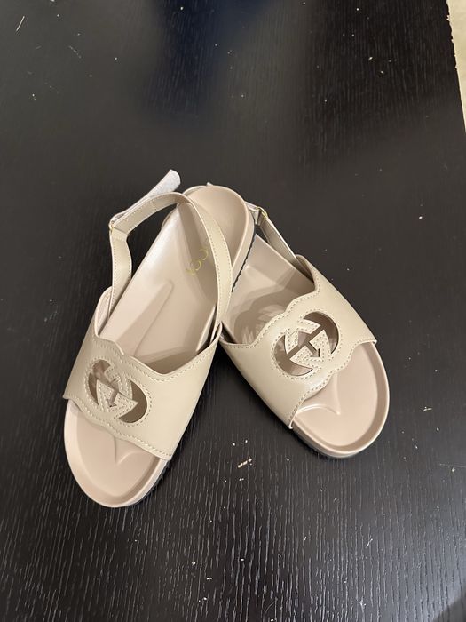 Сандалии летние.