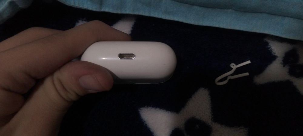 Продам Airpods 3