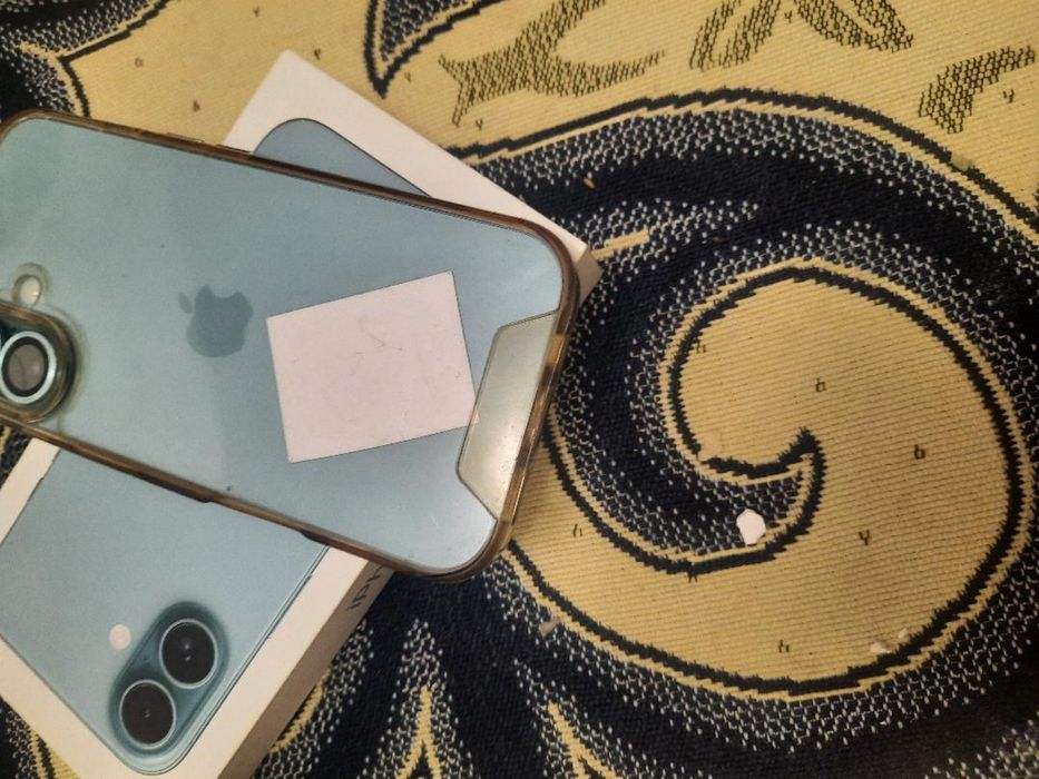 Айфон 16 почти новая