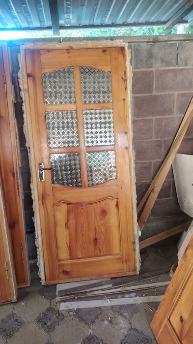 Есік сатылады, продаеться дверь
