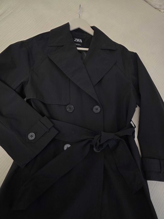 Черен тренчкот Zara