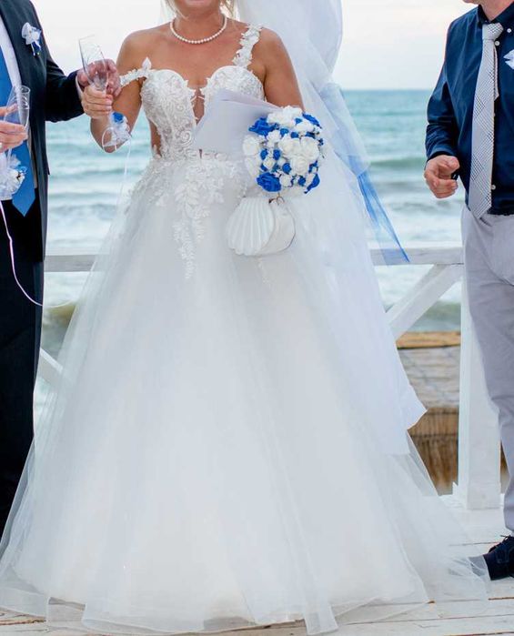 бутикова булченска рокля с подаръци воал,чанта,кошница,букет