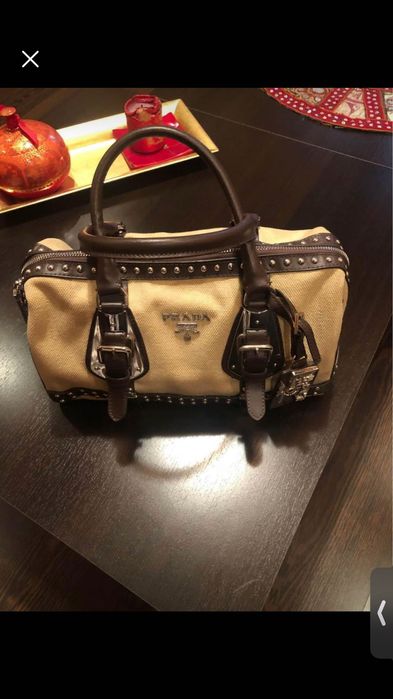 Geantă PRADA, de calitate superioara, stil si rafinament.