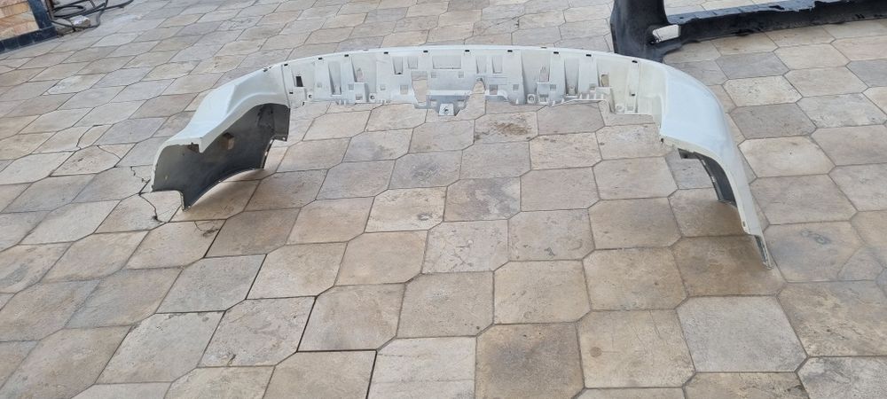 Бампер и задний фонари