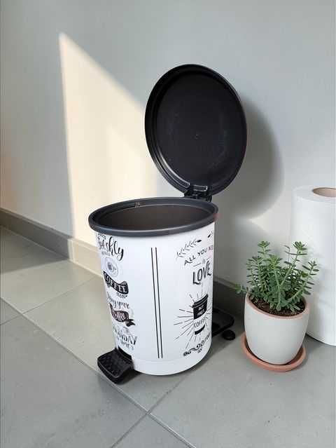 Кош с педал ELIF, 20 L, с крак повдигащ механизъм на капака, различни модели