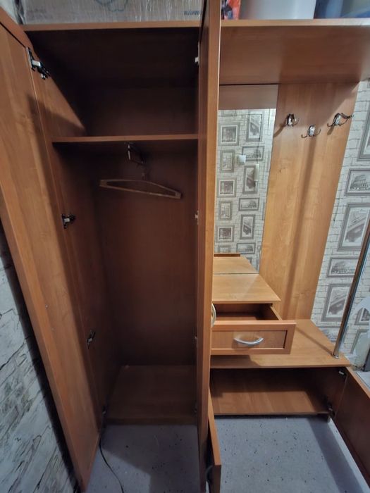 Продам шкаф в прихожую