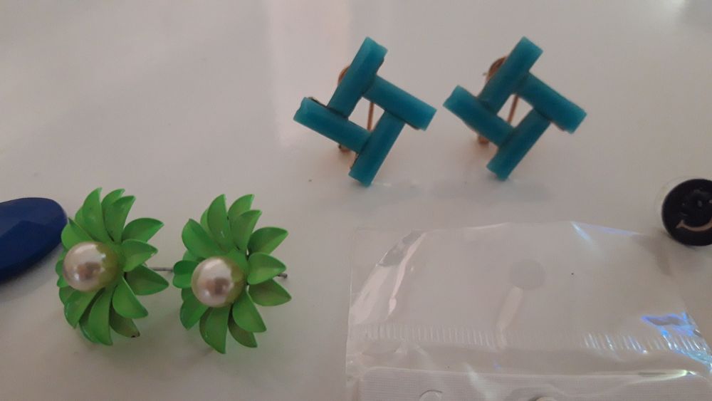 Обеци над 20 вида