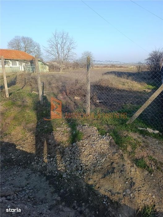 Teren intravilan+casa demolabila zona Merei