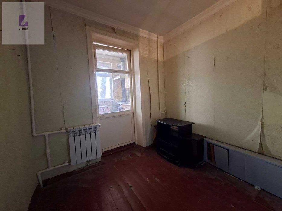 1 ком. переделанная в 2х ком. на 2 этаже в кирпичном доме