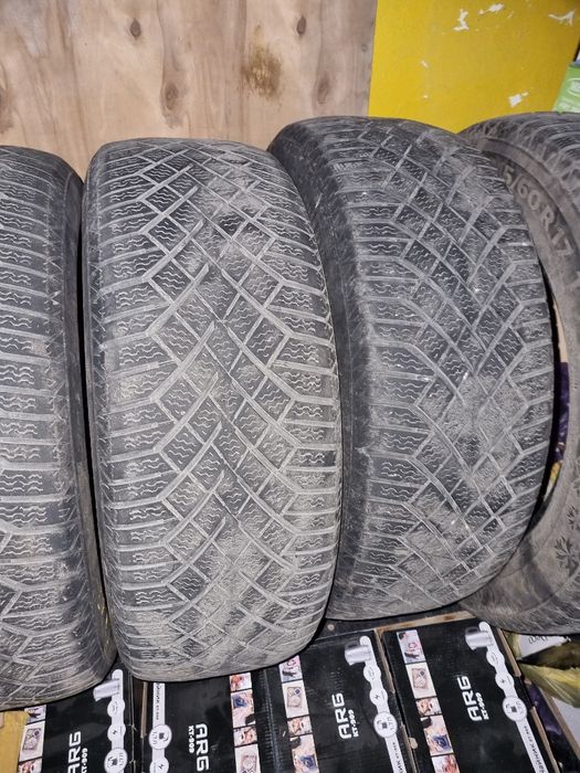 Continental VikingContact 7 215/60 R17