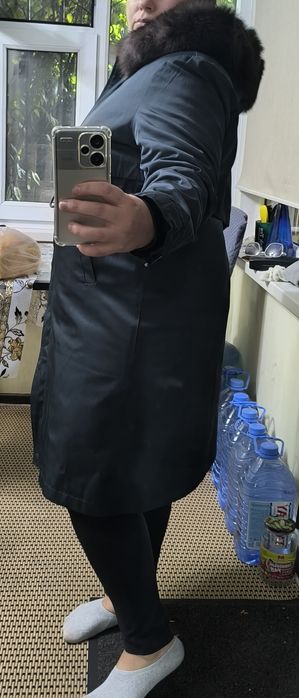 Продам парку женскую