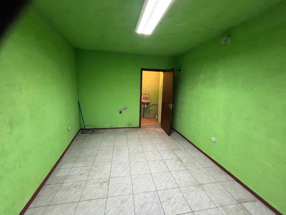 Продава се Магазин в Казанлък - 20 кв.м за 1658 €/кв.м - Снимка #2