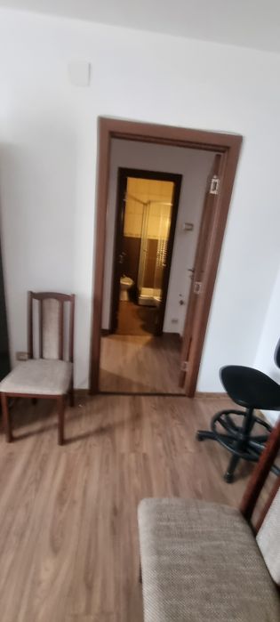 2 camere centru etaj 1