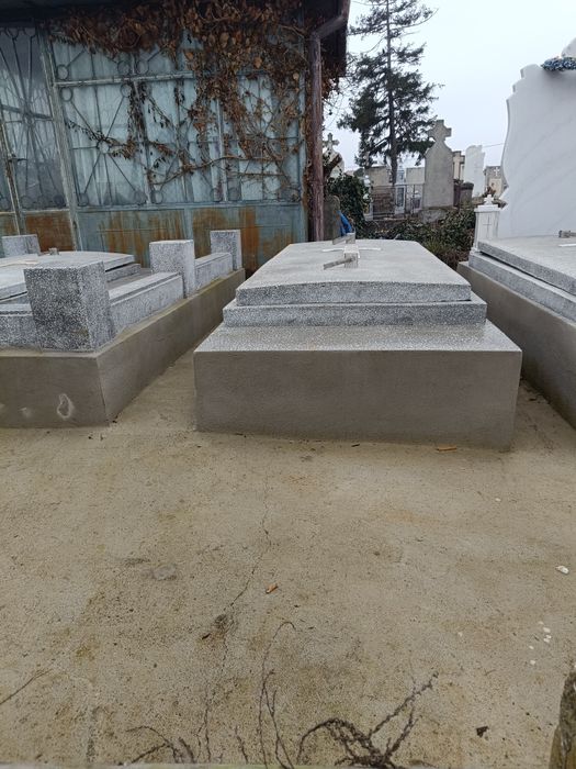 CAVOURI de Vânzare cu 2 sau 4 locuri,Cimitirul Sf Gheorghe, DROBETA