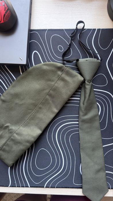 Пилотка и галстук на 9 мая