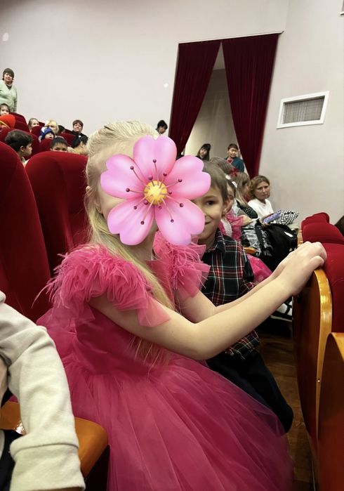 Продам нарядное платье для девочки