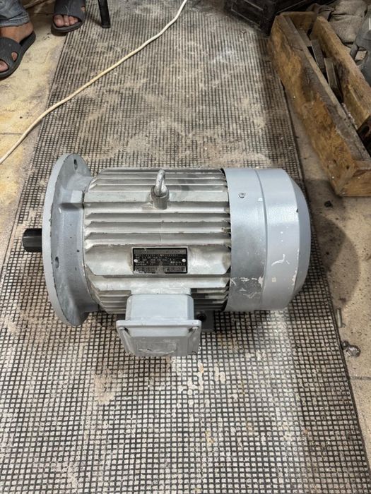 Продам трехфазный двигатель